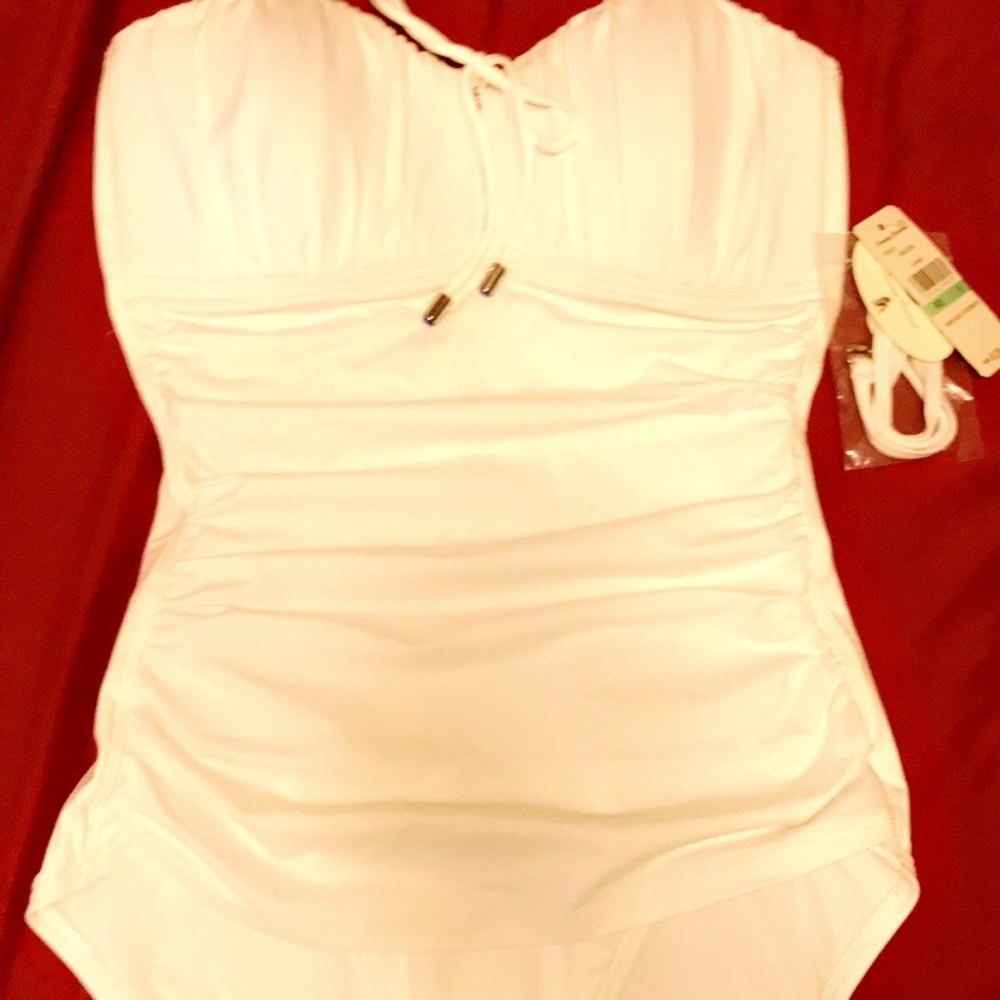 Beautiful New Tommy Bahama Tummy Control Swim wear